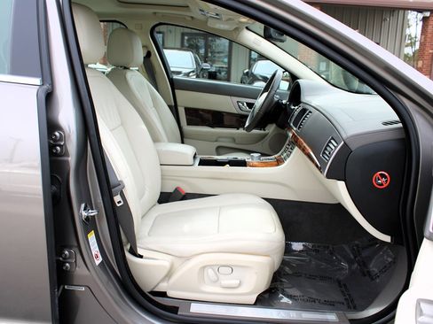 Used 2009 Jaguar XF Premium image 17