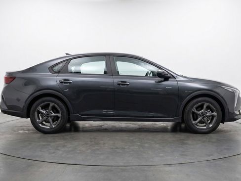 Used 2025 Kia K4 FWD image 8