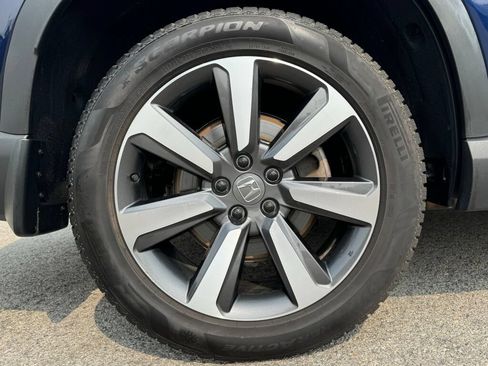 Used 2025 Honda Pilot Touring image 11