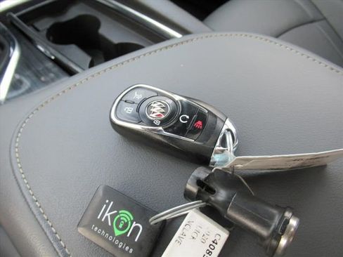 Used 2020 Buick Enclave Essence w/ Sound and Sites Package image 35