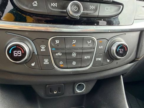 Used 2020 Chevrolet Traverse LT w/ Driver Confidence II Package AWD/4WD image 13