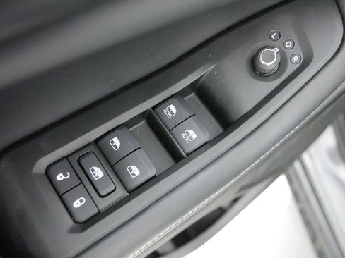 Certified 2024 Jeep Grand Cherokee Altitude image 34