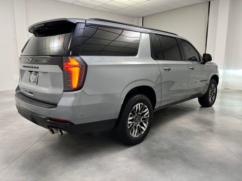 Used 2025 Chevrolet Suburban Z71 AWD/4WD image 9