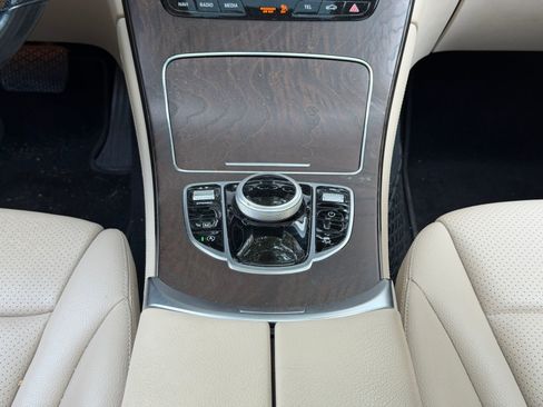 Used 2019 Mercedes-Benz GLC 300 4MATIC image 21