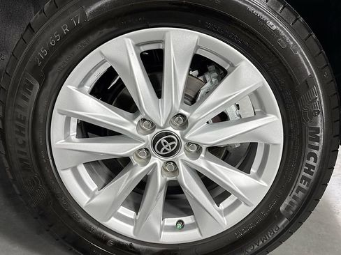 Used 2024 Toyota Corolla Cross LE image 36