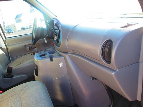 Used 2000 Ford E-150 and Econoline 150 image 10