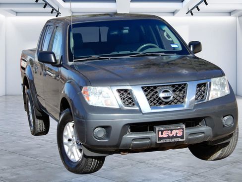Used 2015 Nissan Frontier SV image 1