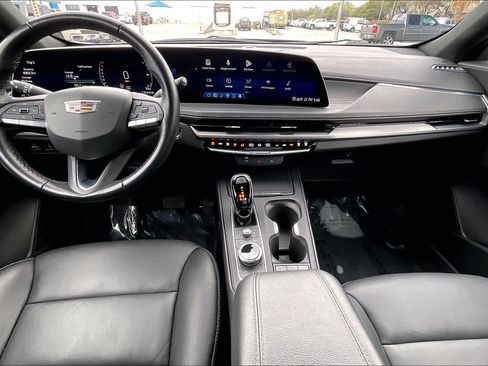 Used 2025 Cadillac XT4 Premium Luxury FWD image 15