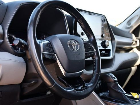 Used 2020 Toyota Highlander Limited image 13