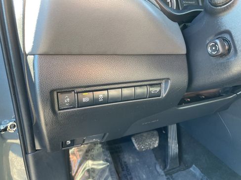 Certified 2021 Toyota Venza LE image 26