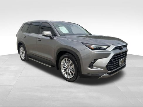 Used 2025 Toyota Grand Highlander AWD image 3