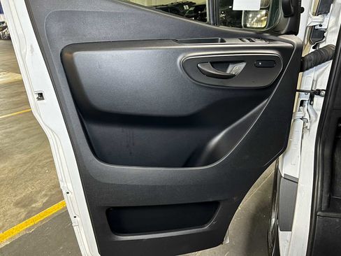 Used 2025 Mercedes-Benz Sprinter 2500 image 18