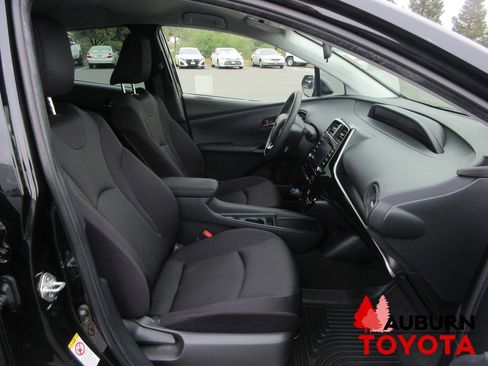 Used 2022 Toyota Prius L Eco image 11