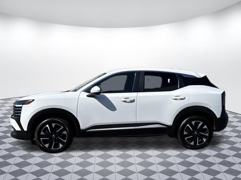 Used 2025 Nissan Kicks SV AWD/4WD image 4