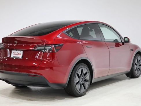Used 2024 Tesla Model Y Long Range RWD image 8