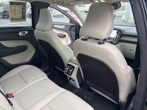 Certified 2023 Volvo XC40 B5 Plus w/ Driver Assist Package AWD/4WD image 44