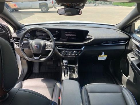 Used 2025 Buick Envista Sport Touring w/ Experience Buick Package FWD image 13