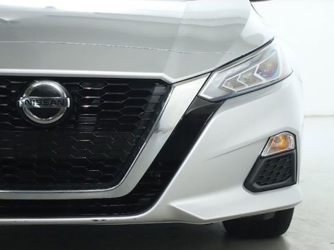 Used 2021 Nissan Altima 2.5 SV w/ SV Premium Package image 8