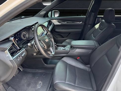 Used 2024 Cadillac XT6 Sport w/ Technology Package AWD/4WD image 9