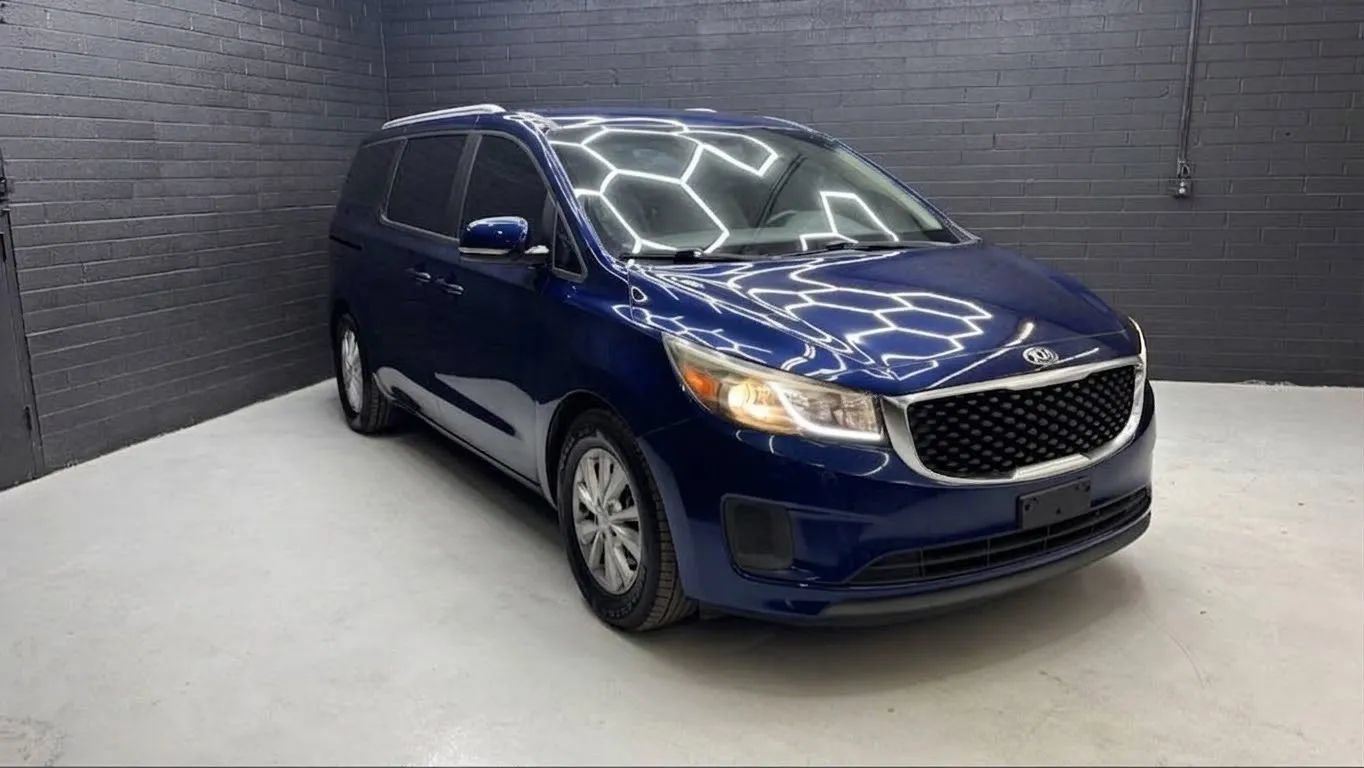 Used 2016 Kia Sedona LX w/ Option Group 020 FWD image 1