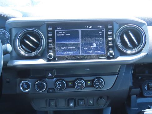 Used 2020 Toyota Tacoma TRD Off-Road AWD/4WD image 8