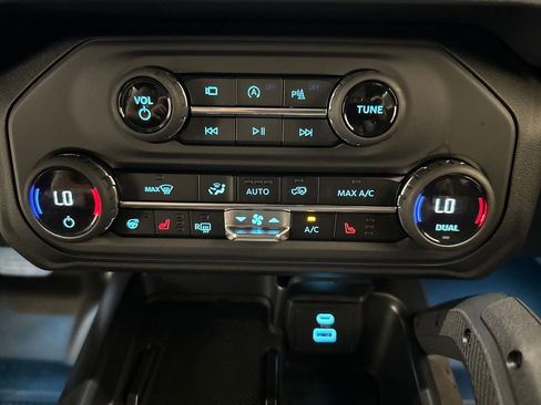 New 2025 Ford Bronco Badlands image 12