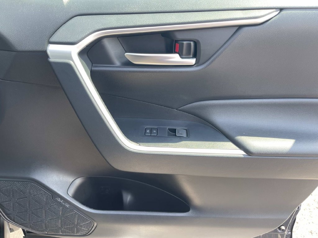 Used 2025 Toyota RAV4 XLE FWD image 23