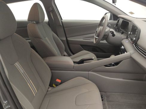 Used 2025 Hyundai Elantra Sport FWD image 21