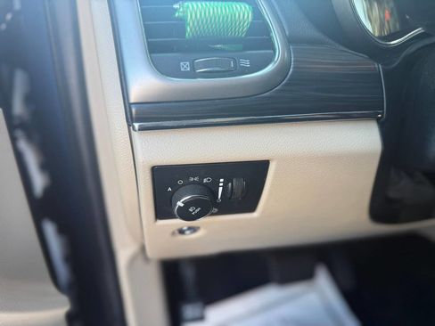 Used 2019 Jeep Grand Cherokee Limited image 38