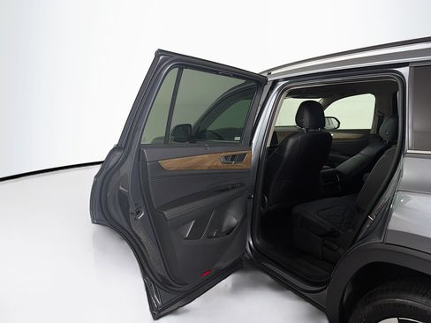 Used 2025 Volkswagen Atlas SE AWD/4WD image 24