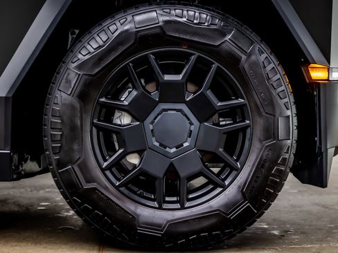 Used 2024 Tesla Cybertruck Cyberbeast image 34