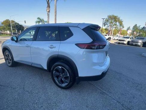 Used 2025 Nissan Rogue SV FWD image 39