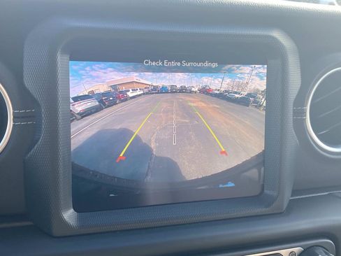 Used 2023 Jeep Wrangler Sahara w/ Cold Weather Group image 37