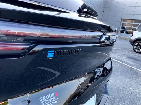 Used 2025 Chevrolet Equinox EV RS FWD image 27