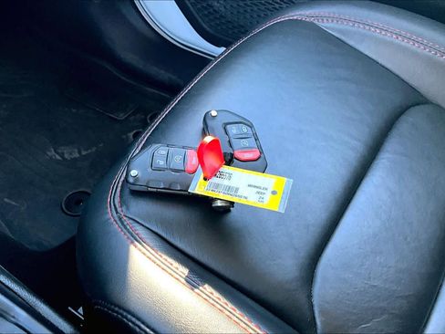 Used 2024 Jeep Wrangler Unlimited Rubicon image 13