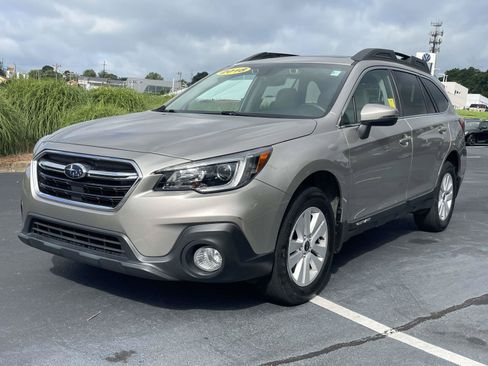 Used 2018 Subaru Outback 2.5i Premium AWD/4WD image 3