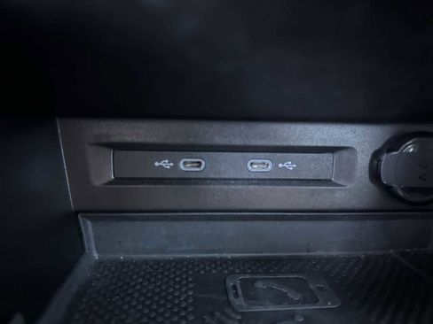 Used 2022 Volkswagen Tiguan SE w/ Panoramic Sunroof Package image 29