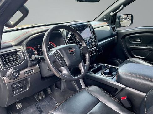 Used 2021 Nissan Titan PRO-4X w/ Pro-4x Convenience Package AWD/4WD image 11