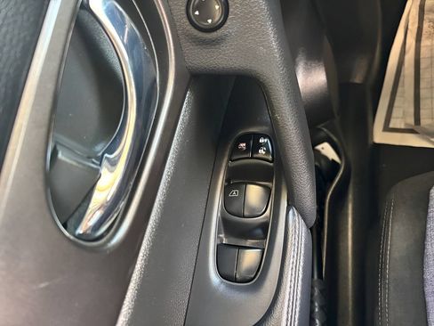 Used 2014 Nissan Rogue SV FWD image 20
