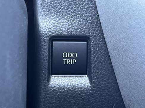 Used 2024 Toyota Venza LE image 31