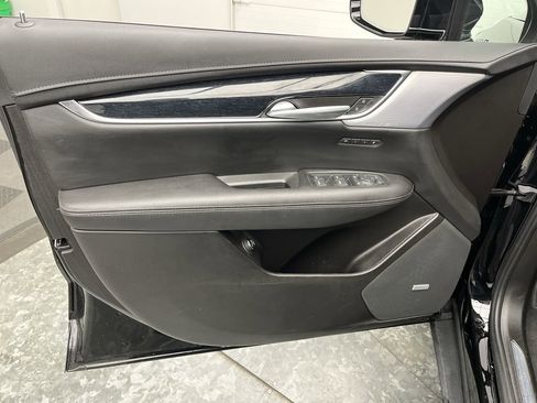 Certified 2025 Cadillac XT5 Premium Luxury image 9