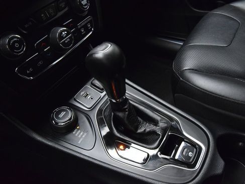 Used 2019 Jeep Cherokee Limited AWD/4WD image 25