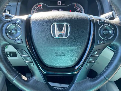 Used 2018 Honda Pilot Touring image 30