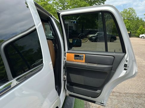 Used 2014 Lincoln Navigator 4WD w/ Equipment Group 101A image 21