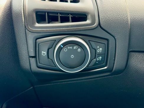 Used 2017 Ford Focus SE FWD image 22