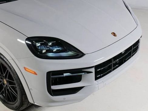 New 2026 Porsche Cayenne GTS AWD/4WD image 31