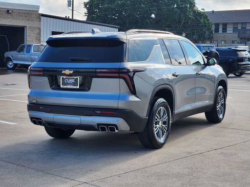 Used 2024 Chevrolet Traverse LT FWD image 14