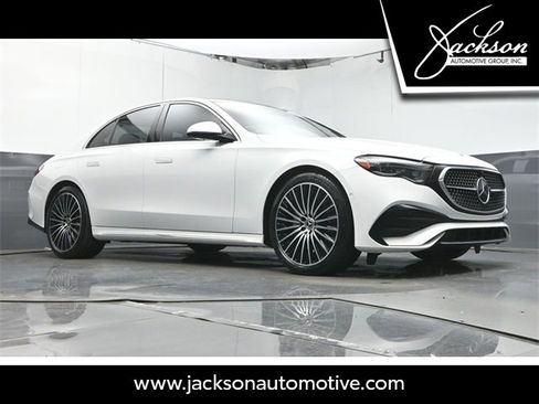 Used 2025 Mercedes-Benz E 350 Sedan image 41