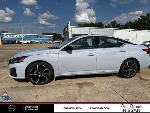 Certified 2023 Nissan Altima 2.5 SR w/ SR Premium Package FWD image 4