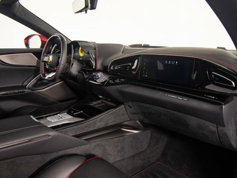 Certified 2025 Ferrari Purosangue image 32